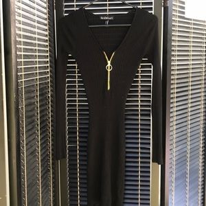 Long sleeves black dress gold zipper